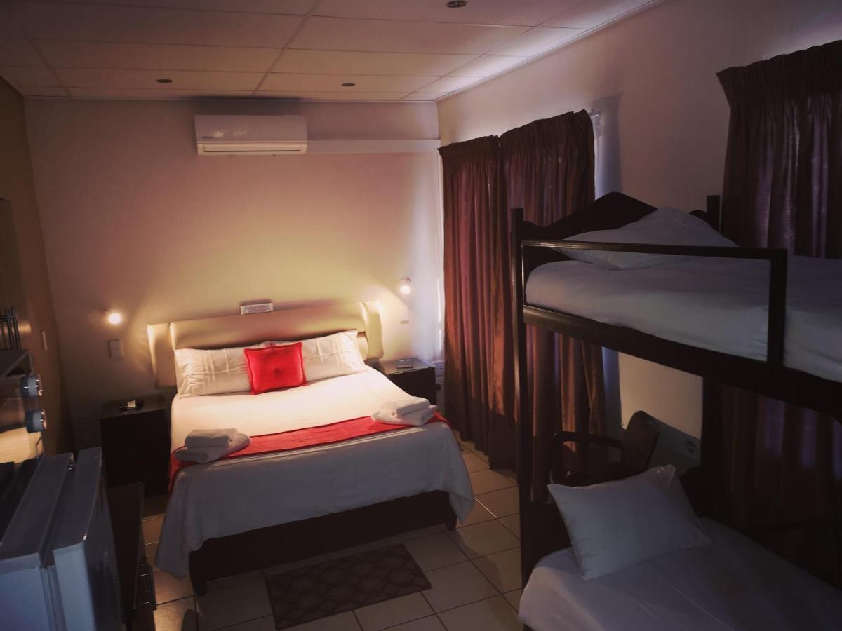 Aaa Rose Garden Guesthouse Mookgophong Eksteriør billede