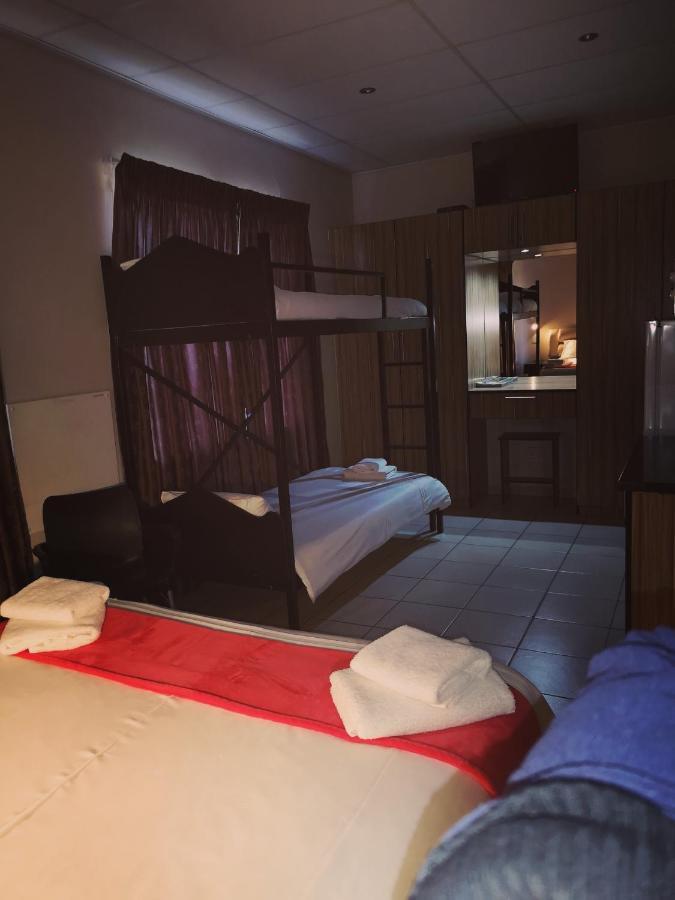 Aaa Rose Garden Guesthouse Mookgophong Eksteriør billede