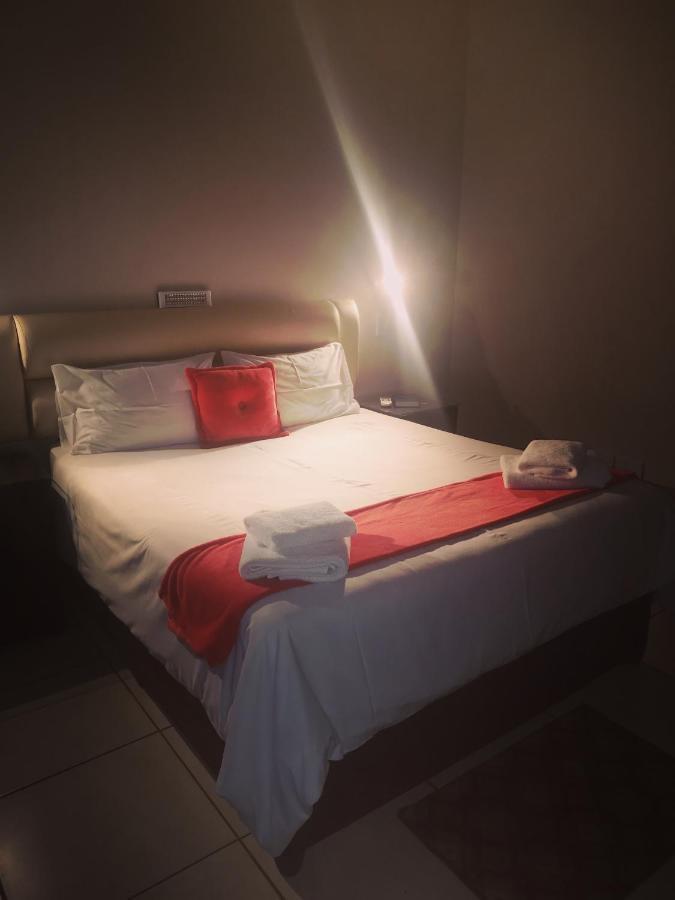 Aaa Rose Garden Guesthouse Mookgophong Eksteriør billede