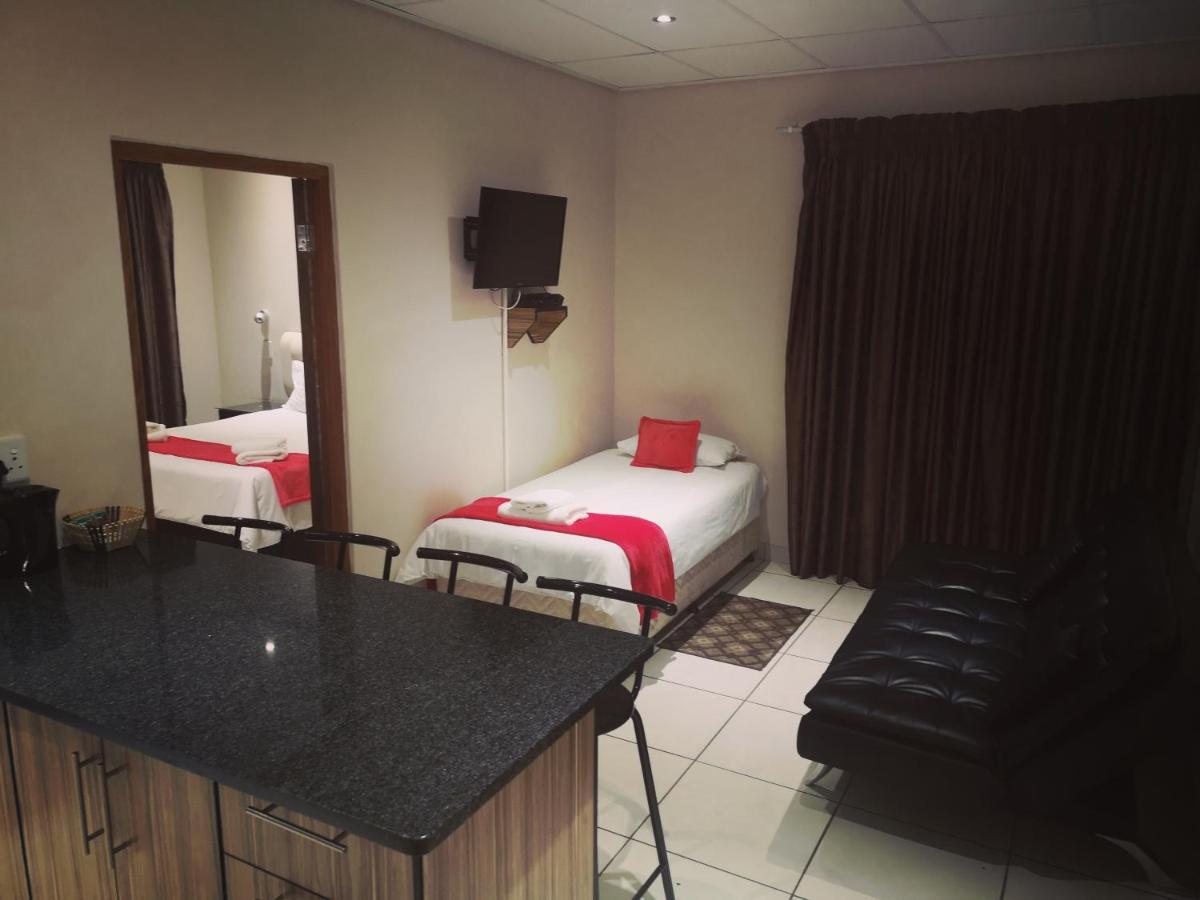 Aaa Rose Garden Guesthouse Mookgophong Eksteriør billede