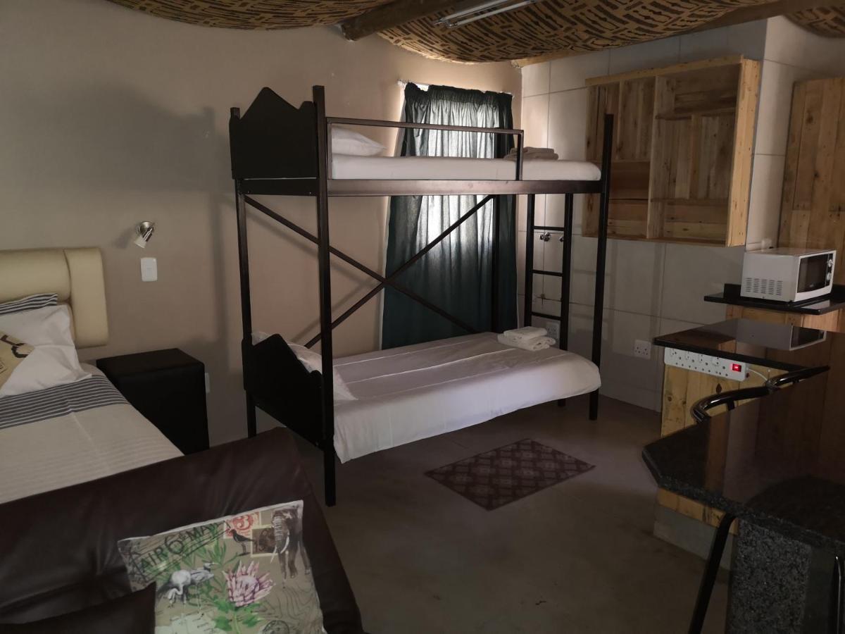 Aaa Rose Garden Guesthouse Mookgophong Eksteriør billede