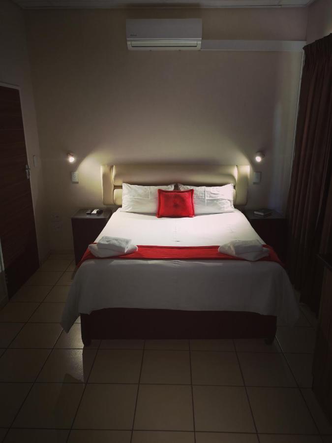 Aaa Rose Garden Guesthouse Mookgophong Eksteriør billede