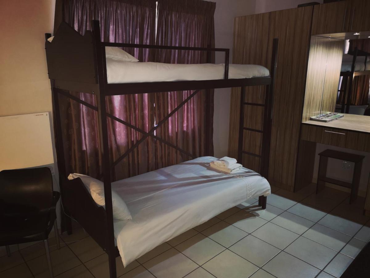 Aaa Rose Garden Guesthouse Mookgophong Eksteriør billede