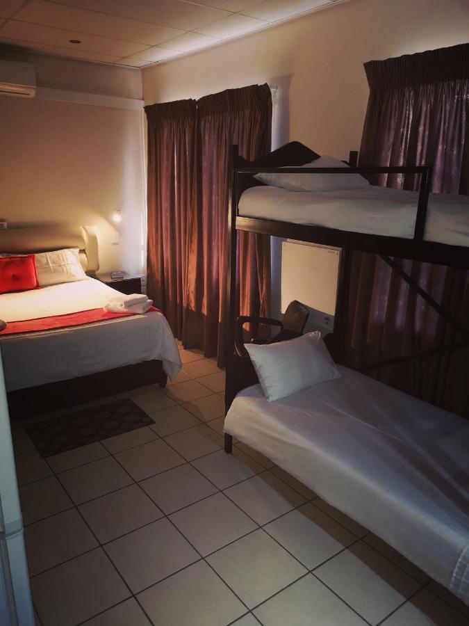 Aaa Rose Garden Guesthouse Mookgophong Eksteriør billede