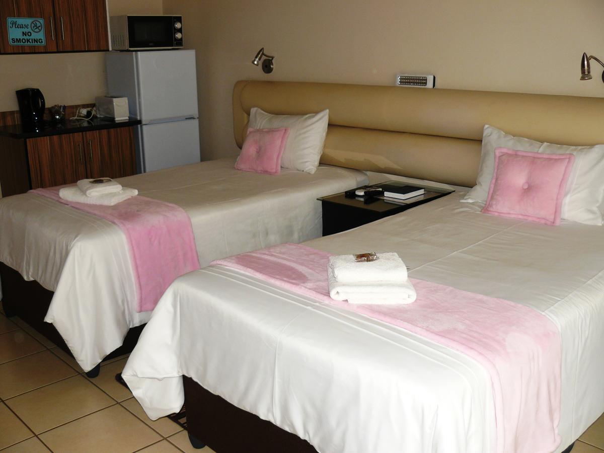 Aaa Rose Garden Guesthouse Mookgophong Eksteriør billede